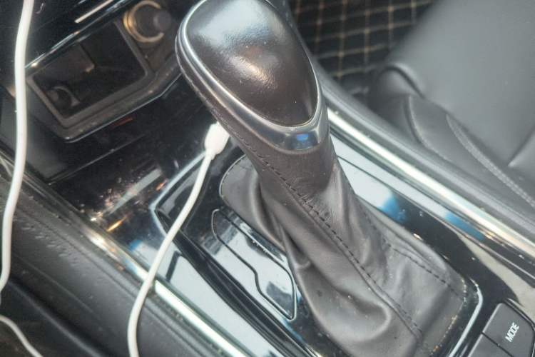 Used Cadillac ATS-L 2017 28T Fashion Edition Gear Lever