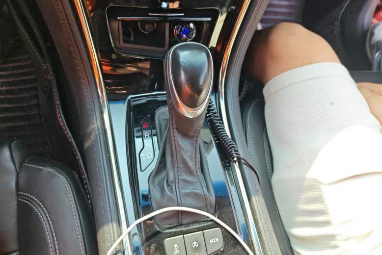 Used Cadillac ATS-L 2017 28T Fashion Edition Gear Lever