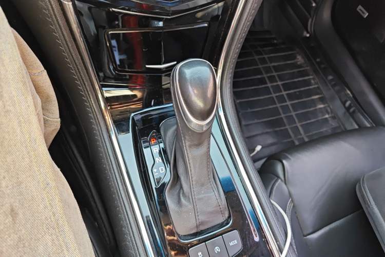 Used Cadillac ATS-L 2017 28T Fashion Edition Gear Lever