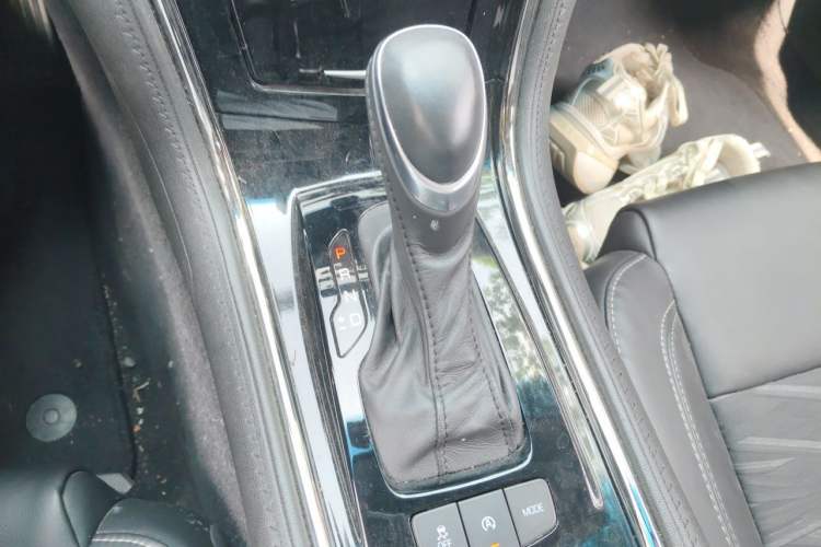 Used Cadillac ATS-L 2017 28T Tech Edition Gear Lever
