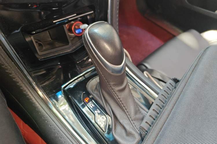 Used Cadillac ATS-L 2017 28T Tech Edition Gear Lever