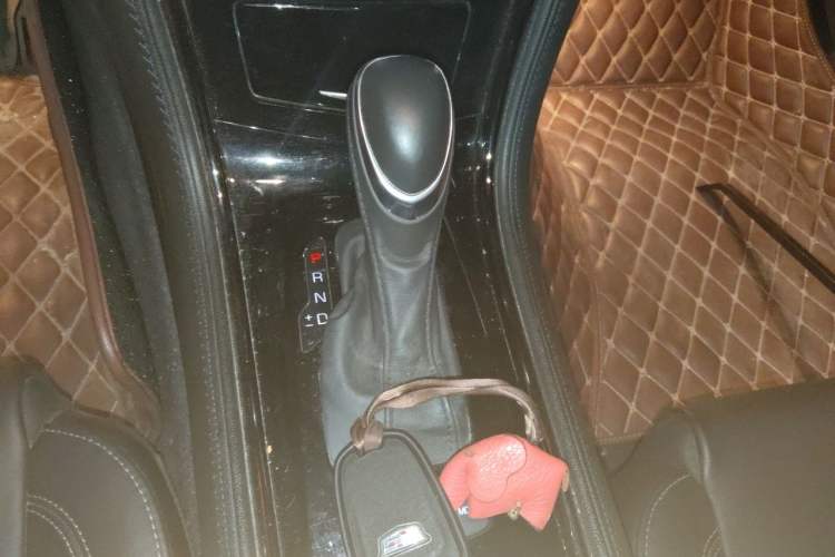 Used Cadillac ATS-L 2017 28T Fashion Edition Gear Lever