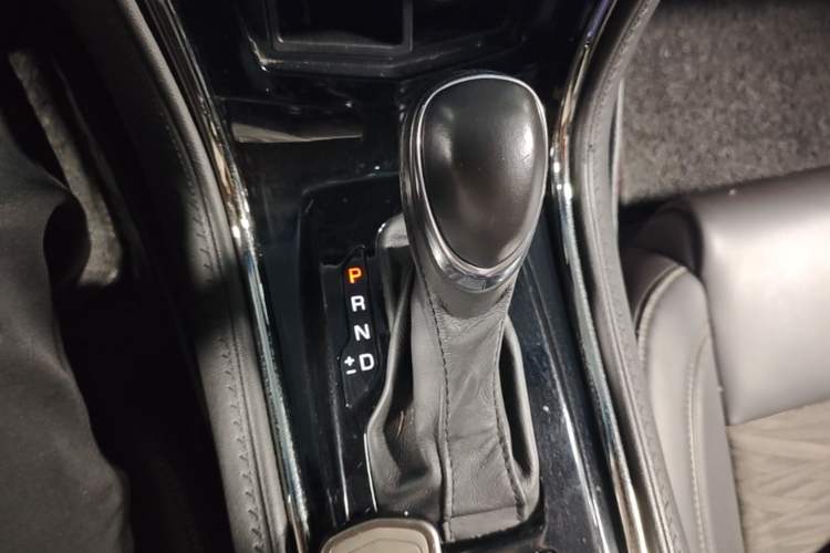 Used Cadillac ATS-L 2017 28T Tech Edition Gear Lever