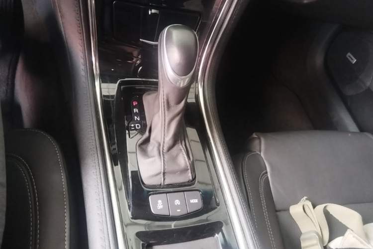 Used Cadillac ATS-L 2017 28T Fashion Edition Gear Lever