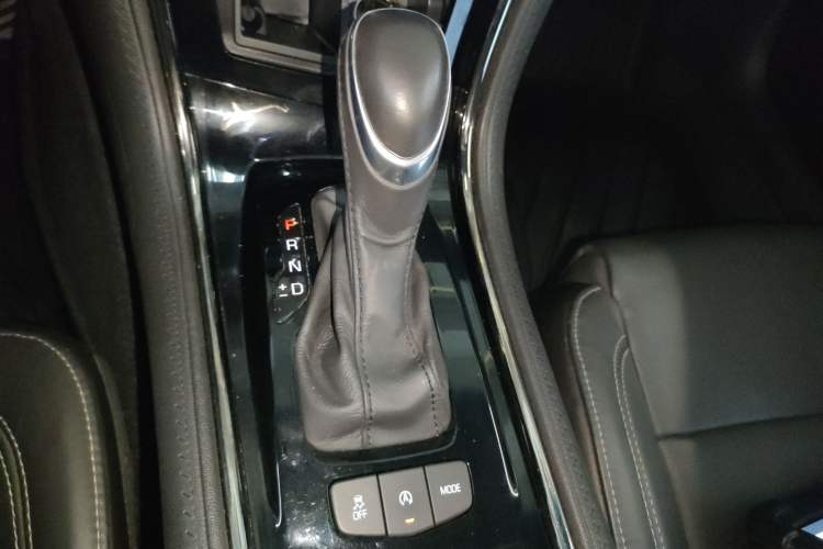 Used Cadillac ATS-L 2017 28T Fashion Edition Gear Lever