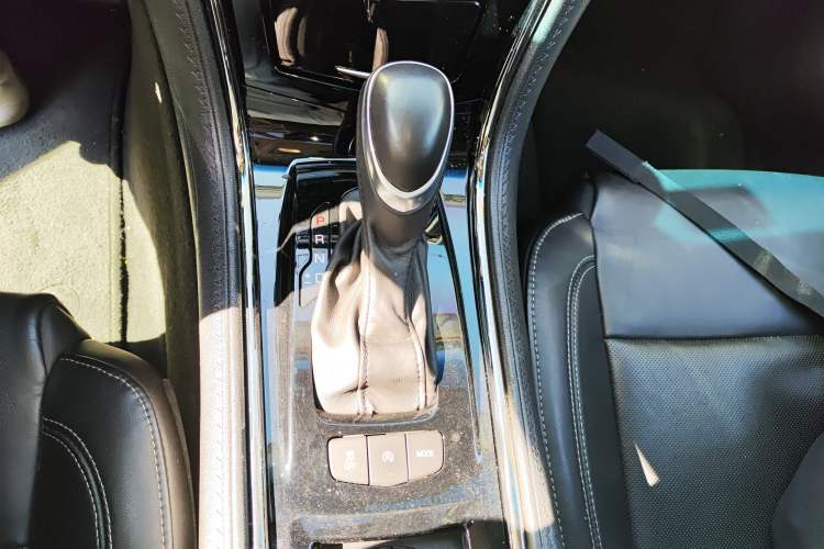Used Cadillac ATS-L 2017 28T Fashion Edition Gear Lever