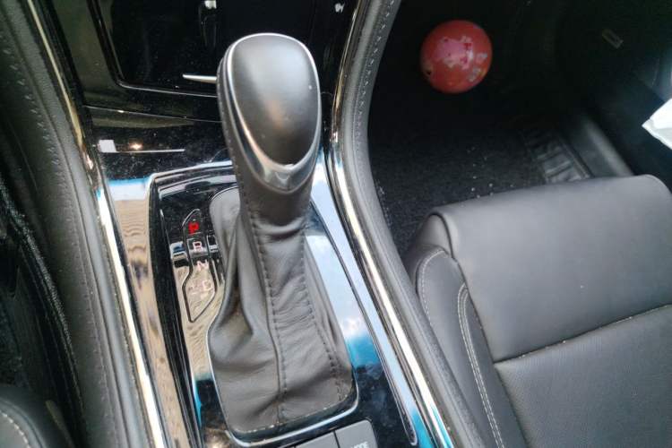 Used Cadillac ATS-L 2017 28T Fashion Edition Gear Lever