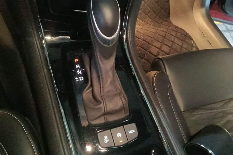 Used Cadillac ATS-L 2017 28T Tech Edition Gear Lever