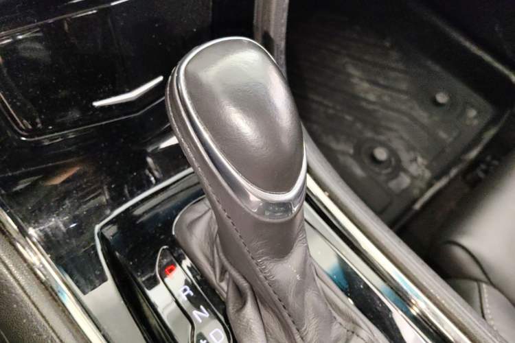 Used Cadillac ATS-L 2017 28T Tech Edition Gear Lever