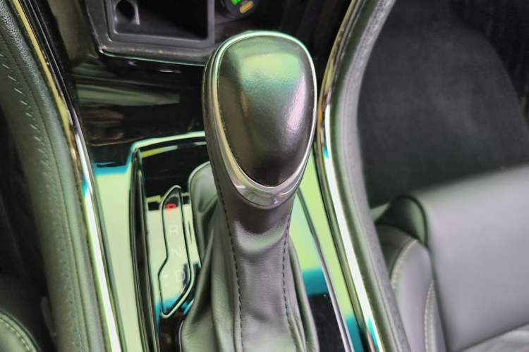 Used Cadillac ATS-L 2017 28T Tech Edition Gear Lever