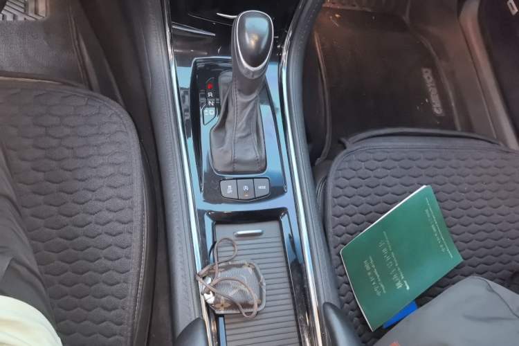 Used Cadillac ATS-L 2017 28T Fashion Edition Gear Lever