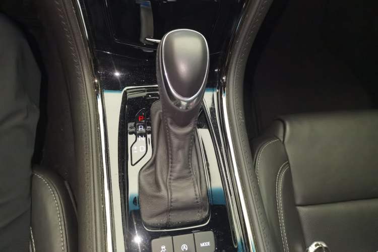 Used Cadillac ATS-L 2017 28T Tech Edition Gear Lever