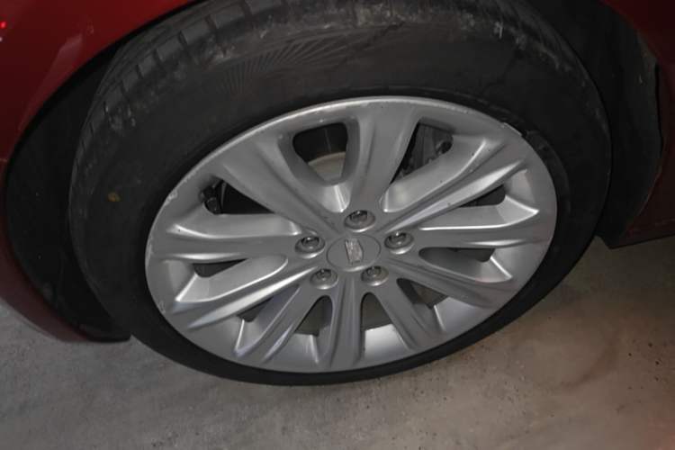 Used Cadillac ATS-L 2017 28T Tech Edition Left Front Wheel Hub