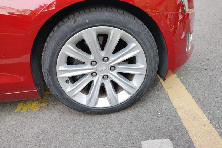 Used Cadillac ATS-L 2017 28T Fashion Edition Right Front Wheel Hub