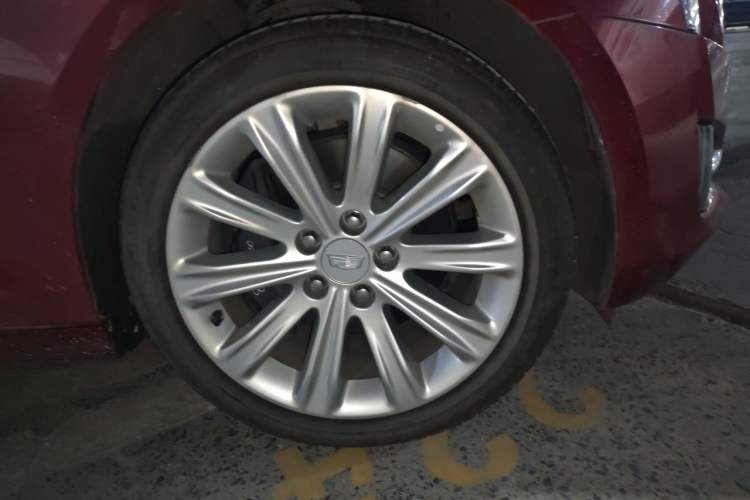 Used Cadillac ATS-L 2017 28T Tech Edition Right Front Wheel Hub