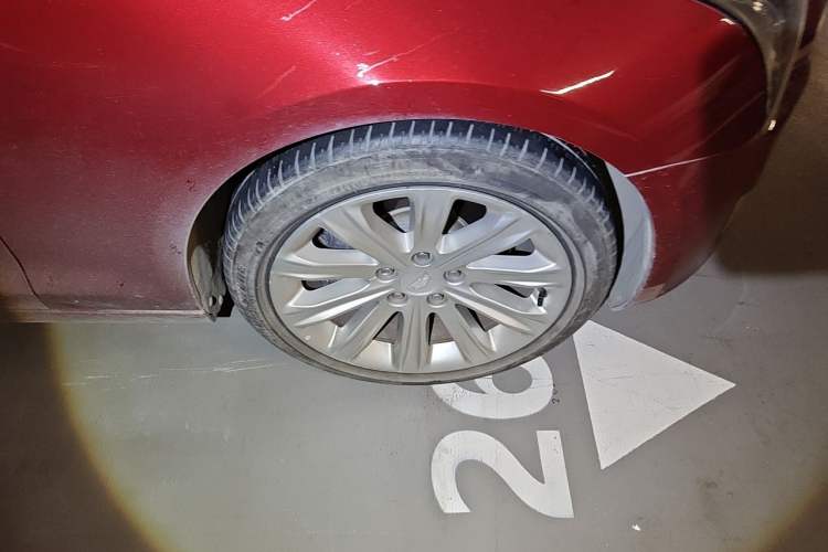 Used Cadillac ATS-L 2017 28T Tech Edition Right Front Wheel Hub