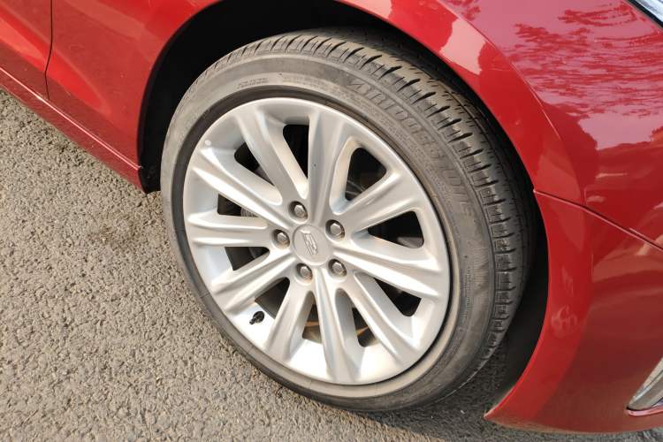 Used Cadillac ATS-L 2017 28T Tech Edition Right Front Wheel Hub