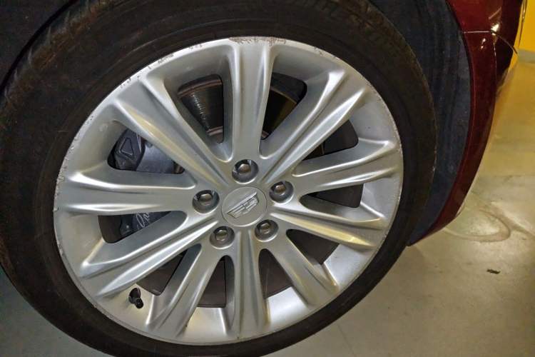 Used Cadillac ATS-L 2017 28T Fashion Edition Right Front Wheel Hub