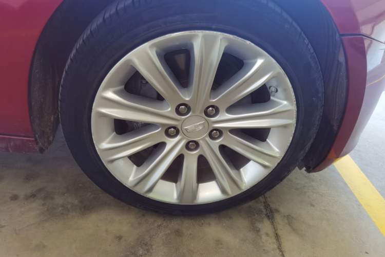 Used Cadillac ATS-L 2017 28T Tech Edition Right Front Wheel Hub
