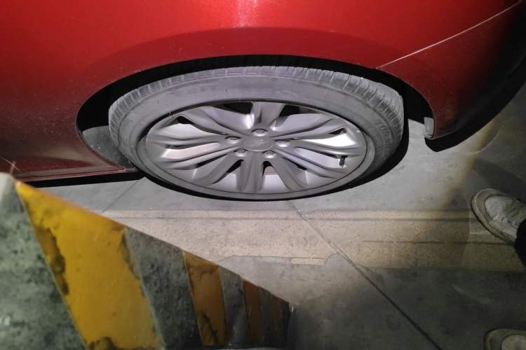 Used Cadillac ATS-L 2017 28T Fashion Edition Right Front Wheel Hub