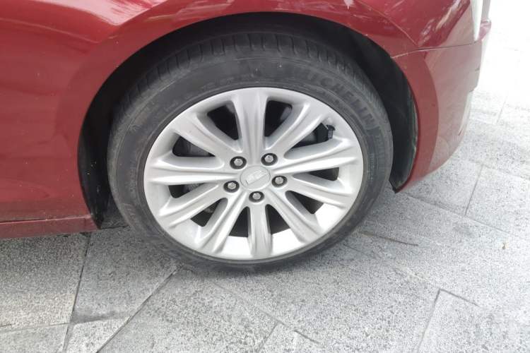Used Cadillac ATS-L 2017 28T Tech Edition Right Front Wheel Hub