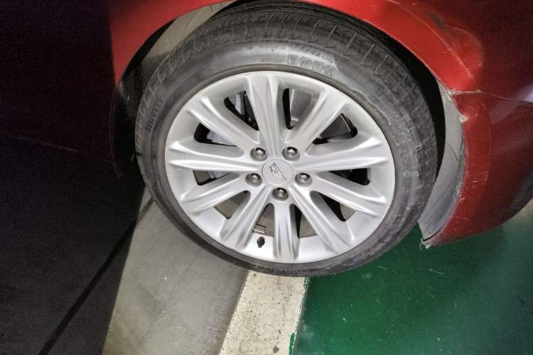 Used Cadillac ATS-L 2017 28T Tech Edition Right Front Wheel Hub