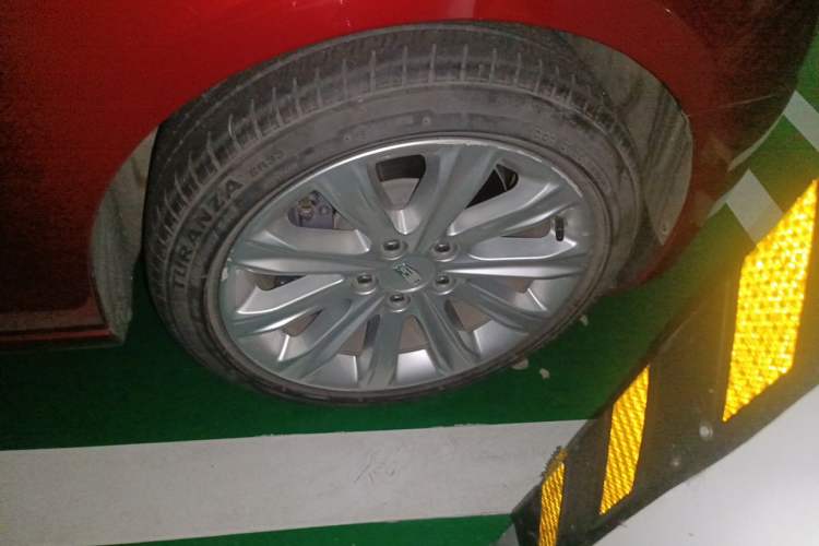Used Cadillac ATS-L 2017 28T Fashion Edition Right Front Wheel Hub