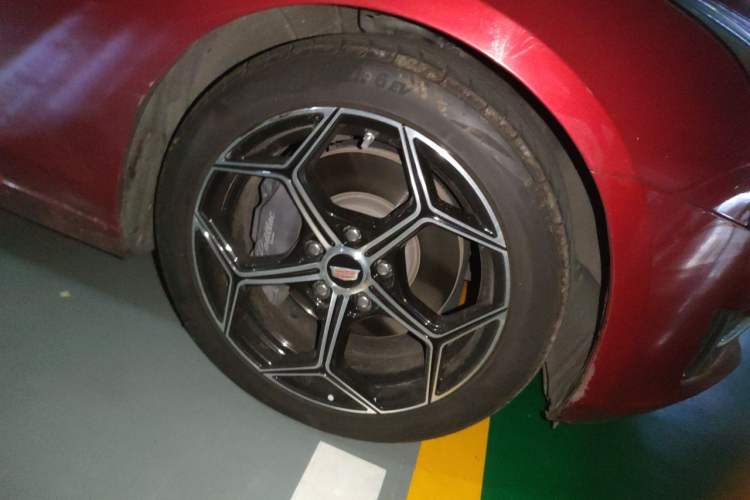 Used Cadillac ATS-L 2017 28T Tech Edition Right Front Wheel Hub