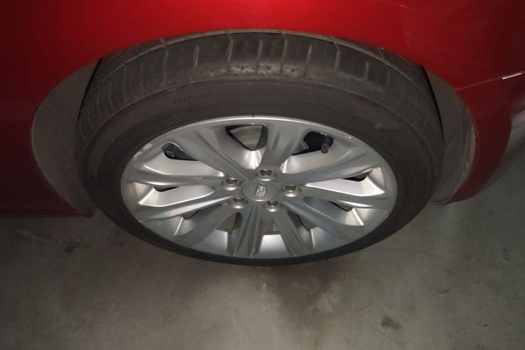 Used Cadillac ATS-L 2017 28T Fashion Edition Right Front Wheel Hub