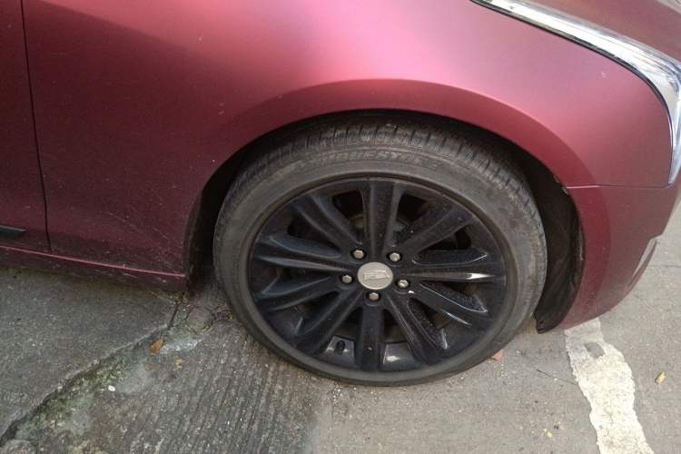 Used Cadillac ATS-L 2017 28T Fashion Edition Right Front Wheel Hub