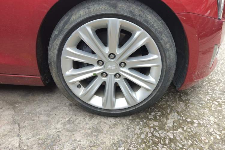 Used Cadillac ATS-L 2017 28T Fashion Edition Right Front Wheel Hub