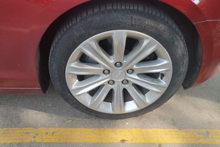 Used Cadillac ATS-L 2017 28T Tech Edition Right Front Wheel Hub