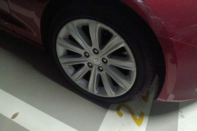 Used Cadillac ATS-L 2017 28T Fashion Edition Right Front Wheel Hub