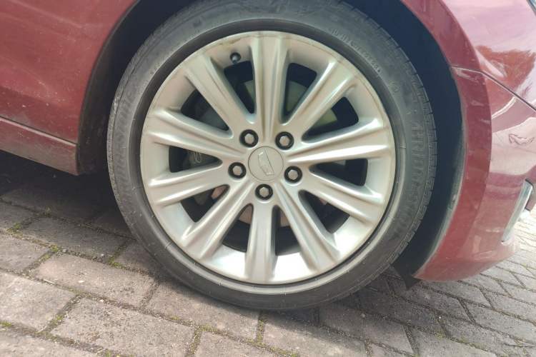 Used Cadillac ATS-L 2017 28T Fashion Edition Right Front Wheel Hub
