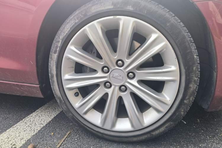 Used Cadillac ATS-L 2017 28T Tech Edition Right Front Wheel Hub