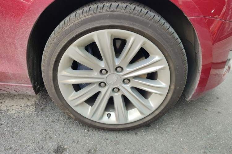 Used Cadillac ATS-L 2017 28T Tech Edition Right Front Wheel Hub