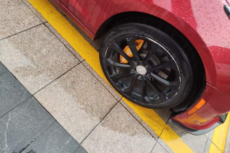 Used Cadillac ATS-L 2017 28T Fashion Edition Right Front Wheel Hub