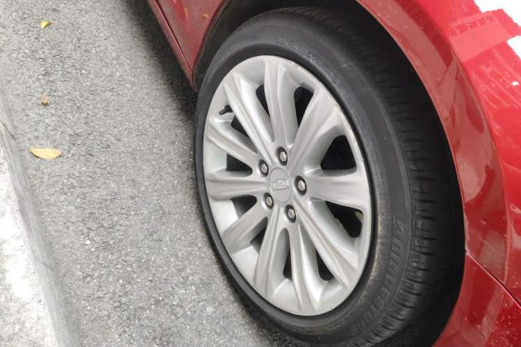 Used Cadillac ATS-L 2017 28T Fashion Edition Right Front Wheel Hub