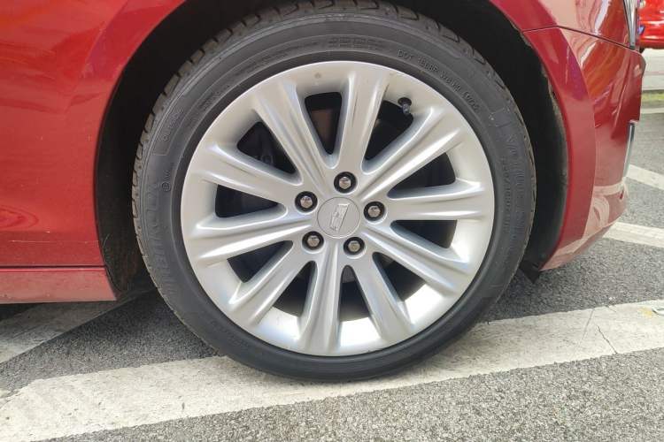 Used Cadillac ATS-L 2017 28T Tech Edition Right Front Wheel Hub