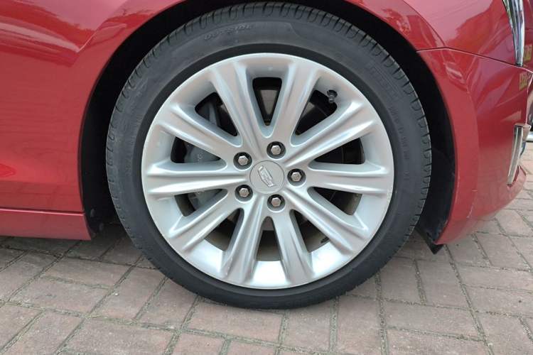 Used Cadillac ATS-L 2017 28T Tech Edition Right Front Wheel Hub