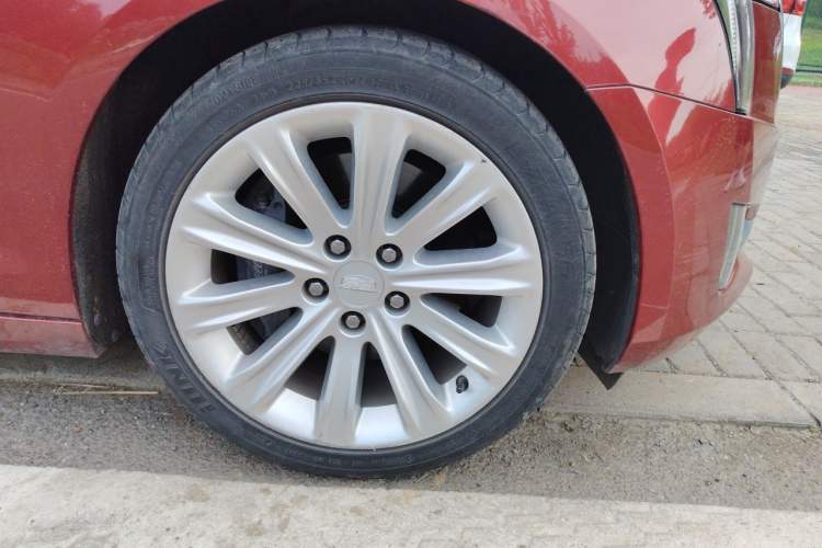 Used Cadillac ATS-L 2017 28T Tech Edition Right Front Wheel Hub