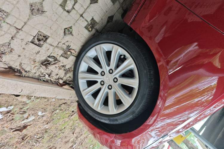 Used Cadillac ATS-L 2017 28T Tech Edition Right Front Wheel Hub