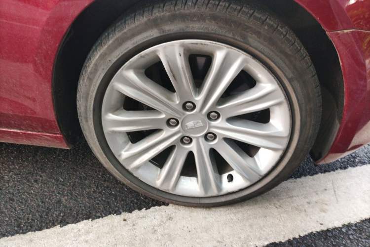 Used Cadillac ATS-L 2017 28T Tech Edition Right Front Wheel Hub