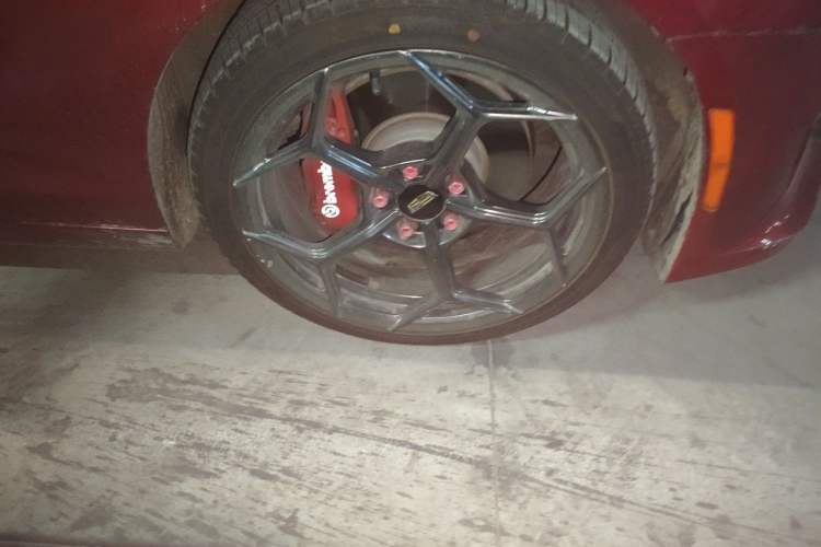 Used Cadillac ATS-L 2017 28T Tech Edition Right Front Wheel Hub