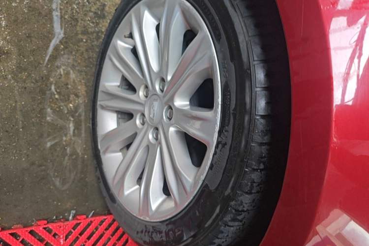 Used Cadillac ATS-L 2017 28T Tech Edition Right Front Wheel Hub