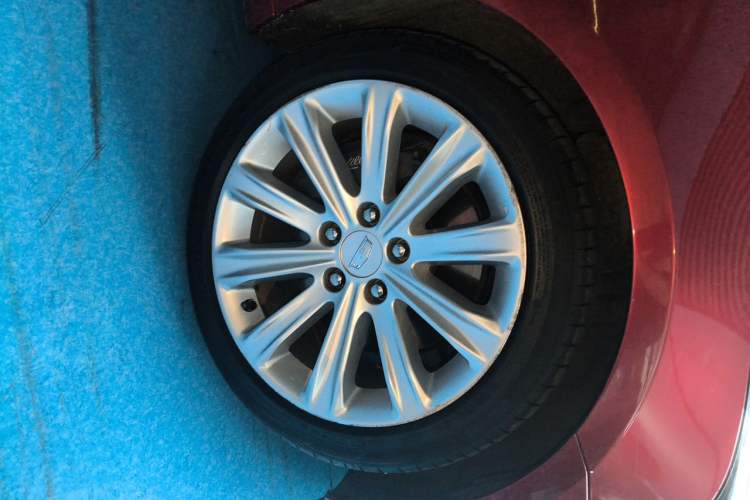 Used Cadillac ATS-L 2017 28T Tech Edition Right Front Wheel Hub