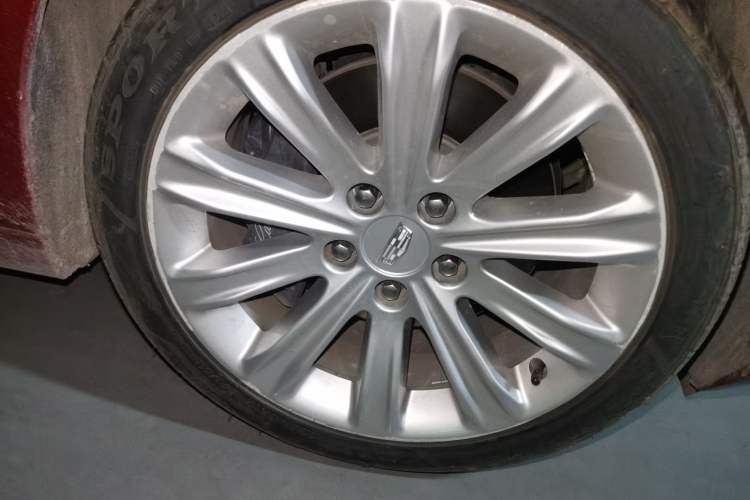Used Cadillac ATS-L 2017 28T Tech Edition Right Front Wheel Hub