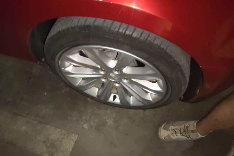 Used Cadillac ATS-L 2017 28T Tech Edition Right Front Wheel Hub