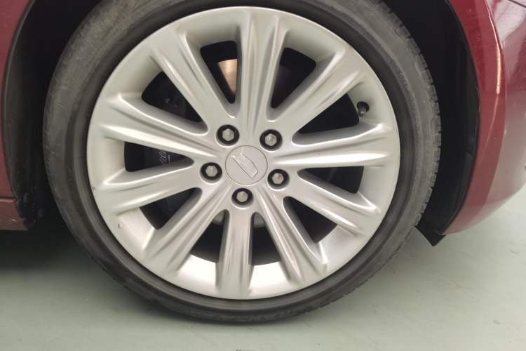 Used Cadillac ATS-L 2017 28T Tech Edition Right Front Wheel Hub