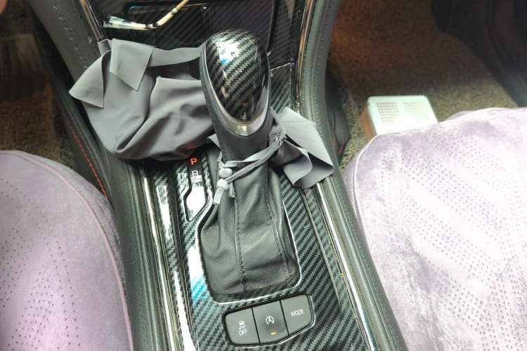 Used Cadillac ATS-L 2017 28T Fashion Edition Gear Lever
